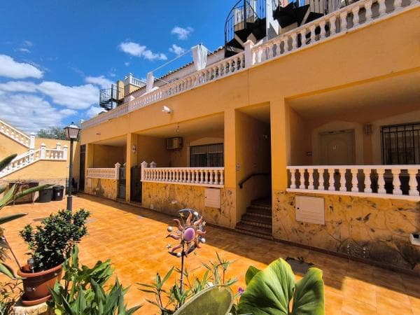 Venta de piso en Piso en Calle Miguel Delibes, Molins-Campaneta-San Bartolomé, Orihuela, Orihuela
thumbnail 1