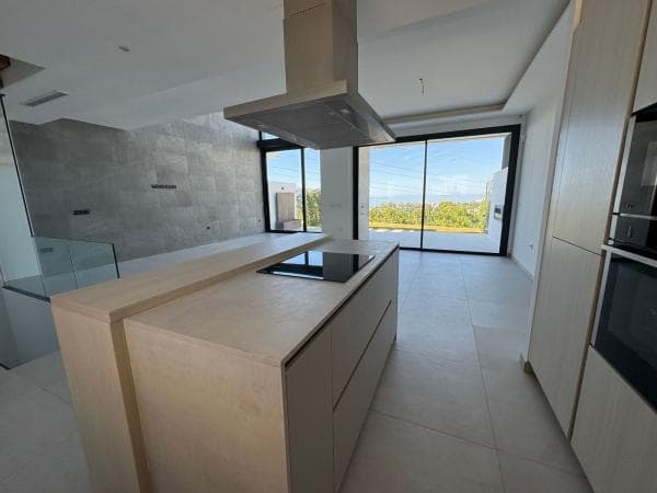 Chalet adosado en The List s/n, Rio Real, Marbella thumbnail 2