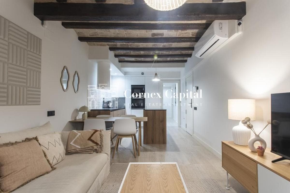 Sale of apartment in Piso en Ronda Sant Antoni, 21, Sant Antoni, Barcelona, Barcelona
photo 2