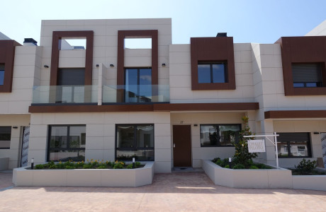 Chalet adosado en venta en avenida del Delta del Ebro, 12