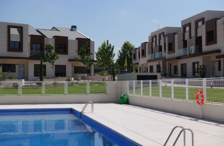 Chalet adosado en venta en avenida del Delta del Ebro, 12