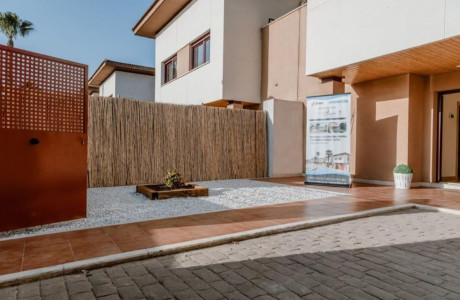 Chalet pareado en venta en calle Sierra Morena, 9