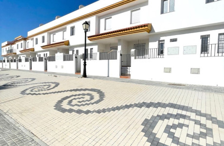 Chalet adosado en venta en calle Rocio Vega, 2