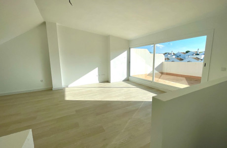 Chalet adosado en venta en calle Rocio Vega, 2