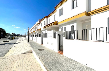 Chalet adosado en venta en calle Rocio Vega, 2