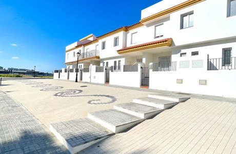 Chalet adosado en venta en calle Rocio Vega, 2