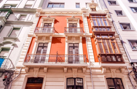 Piso en venta en calle cabrales, 102