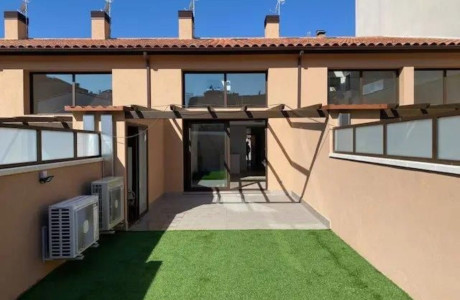 Chalet adosado en venta en avenida Alfons I, 9 -, 17