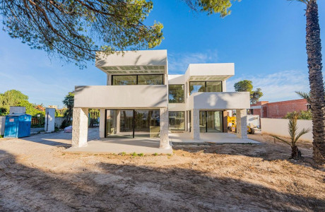 Casa o chalet independiente en venta en calle Hermanos Álvarez Quintero, 27