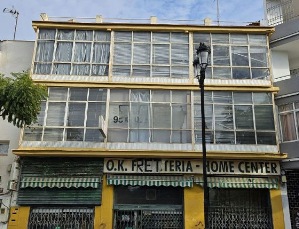 Edificio de uso mixto en venta en avenida Condes de San Isidro, 62