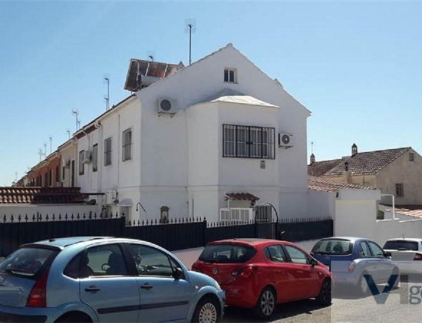 Chalet adosado en venta en calle Arenal