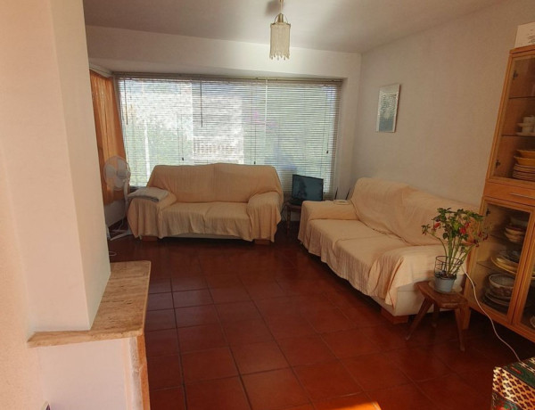 Chalet adosado en venta en calle Teruel, 10