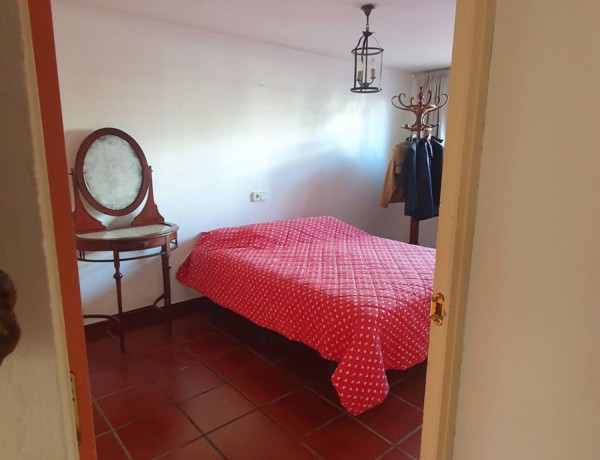 Chalet adosado en venta en calle Teruel, 10