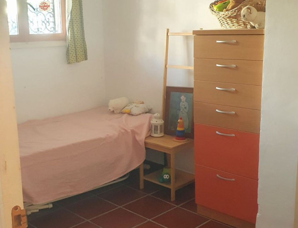 Chalet adosado en venta en calle Teruel, 10