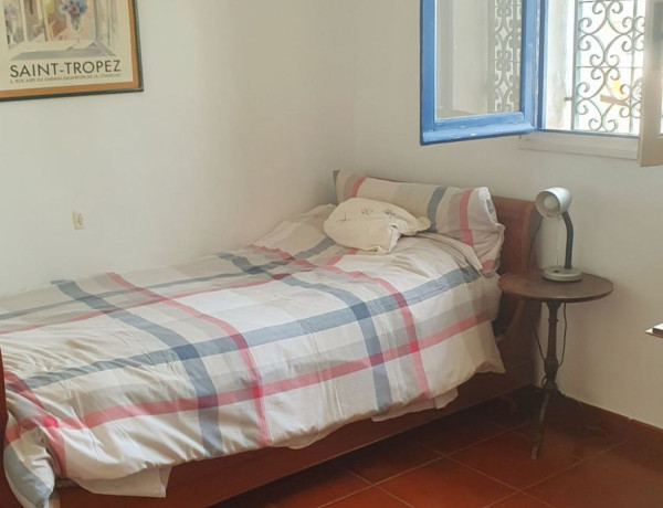 Chalet adosado en venta en calle Teruel, 10