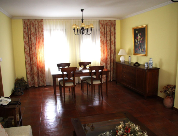 Chalet pareado en venta en calle las Tercias, 5