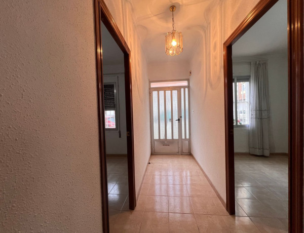 Chalet adosado en venta en calle la plana