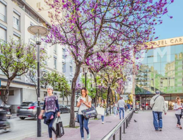 Local en venta en Eixample