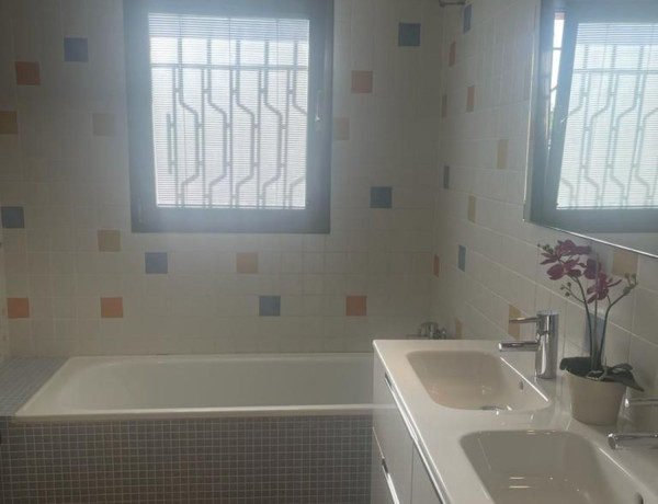 Casa o chalet independiente en venta en calle Álvarez Quintero