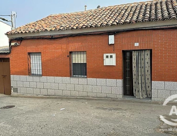 Chalet adosado en venta en calle Clavel