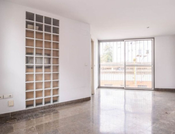 Piso en venta en Luis Montoto - Santa Justa