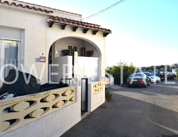 Chalet pareado en venta en calle Mar Caspio