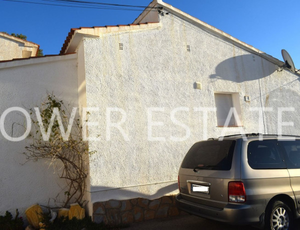 Chalet pareado en venta en calle Mar Caspio