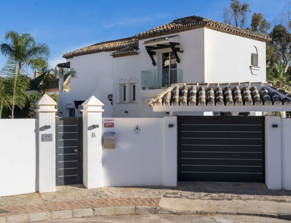 Casa o chalet independiente en venta en calle Aries