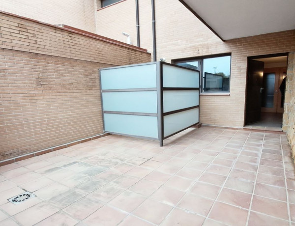 Chalet adosado en venta en calle Romero, 2