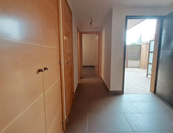 Chalet adosado en venta en calle Romero, 2