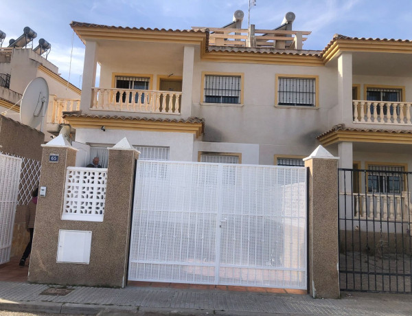 Chalet adosado en venta en calle Barcelona, 57