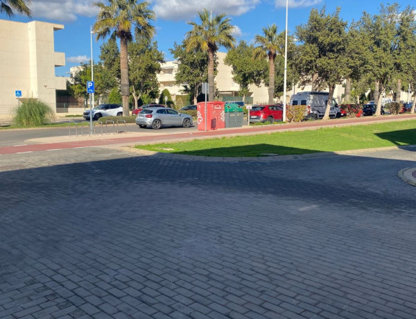 Local en venta en avenida de los Juegos del Mediterráneo, 4