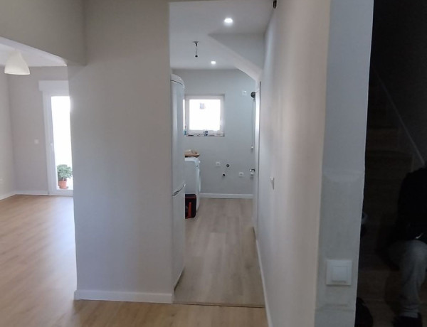 Chalet adosado en venta en calle almenas, 136