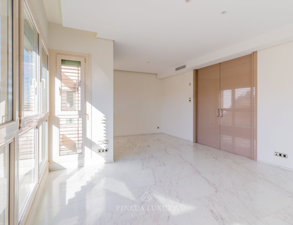 Piso en venta en avenida Navarro Reverter