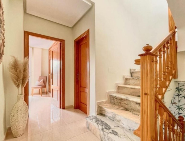 Chalet adosado en venta en calle Castillo de San Roque, 8