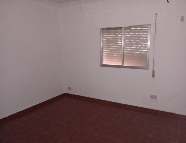 Chalet adosado en venta en Los Barrios