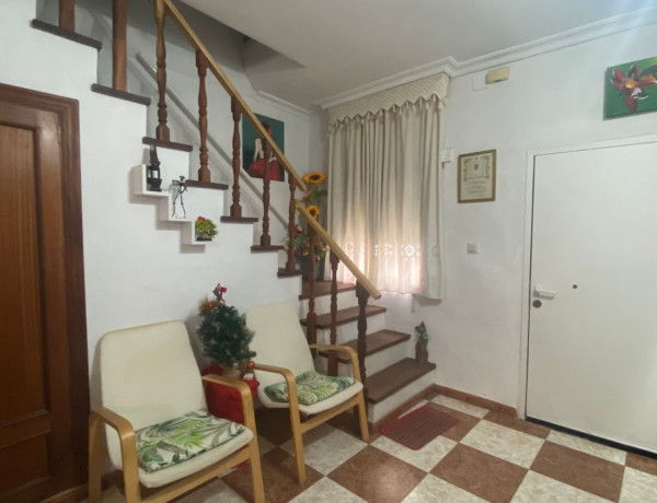 Chalet adosado en venta en Camas