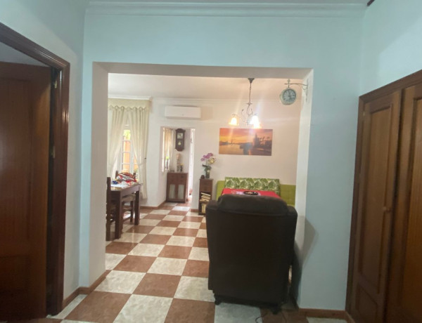 Chalet adosado en venta en Camas