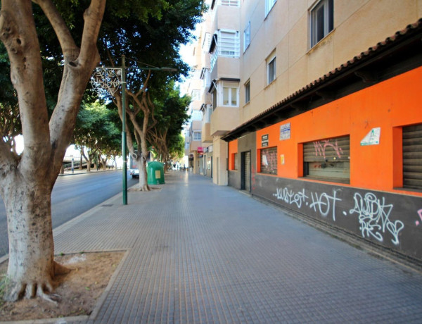 Alquiler de Local en calle Diamantino García Acosta
