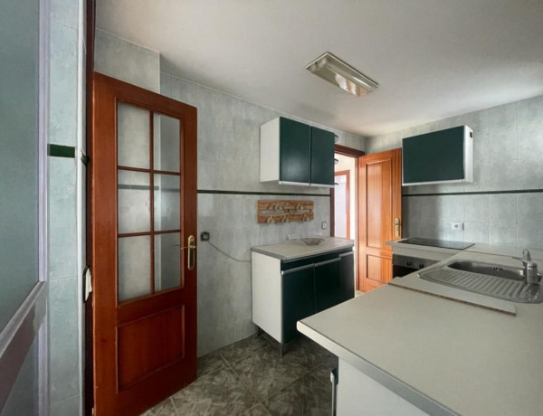 Piso en venta en calle Núcleo Residencial la Paz