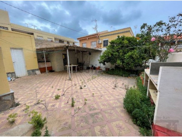 Casa de pueblo en venta en calle Laguna Grande de Quero, 18