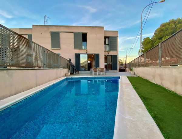 Chalet adosado en venta en Guadalquivir