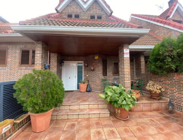 Chalet adosado en venta en plaza Córcega