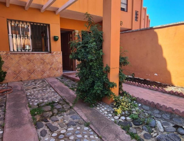 Chalet adosado en venta en calle Anemona, 15