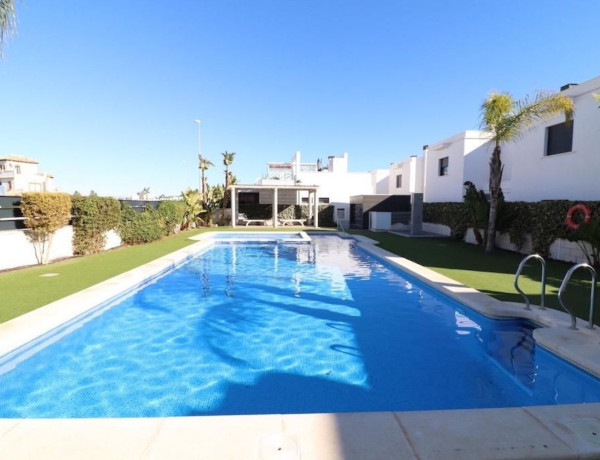 Chalet adosado en venta en calle Cabo de la Nao