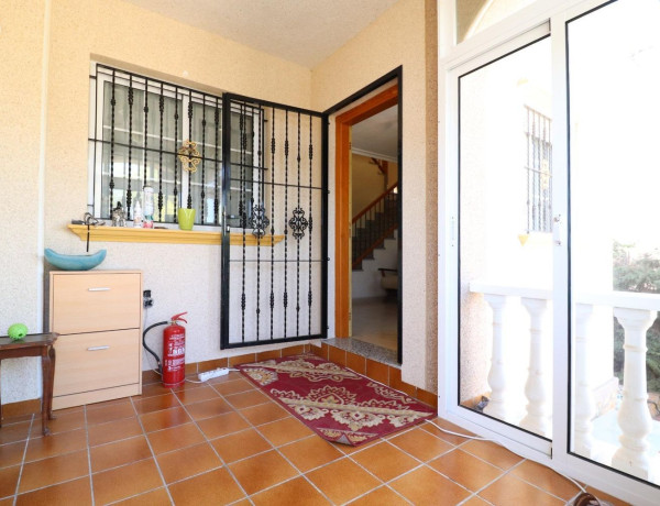 Chalet adosado en venta en calle Bidasoa