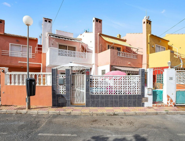 Chalet adosado en venta en calle Nervión s/n