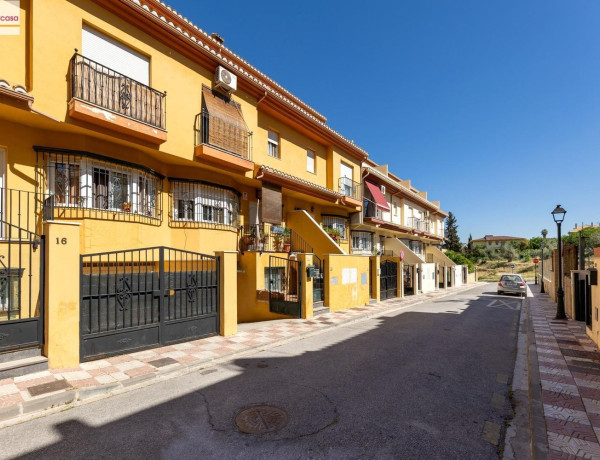 Chalet adosado en venta en calle Orquídea, 14141