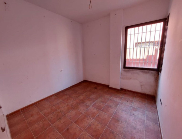 Chalet adosado en venta en calle Renoir