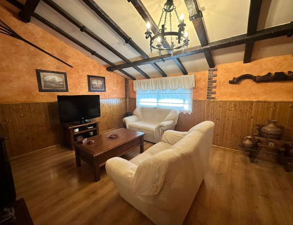 Chalet adosado en venta en calle Fregacedos